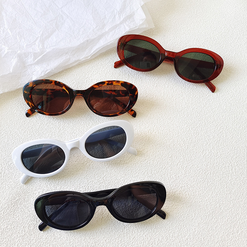 Óculos de Sol Ovais Pequenos V - Vintage Fashion Y2K avaliação e preço